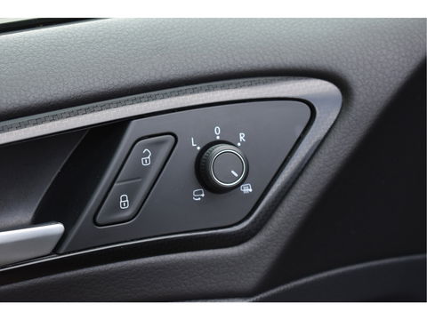 Volkswagen Golf 2.0 TSI 4Motion R Performance Pack | Akrapovic | Pano.dak | Camera | VItrual Cockpit | Keyless | Carplay | Full LED