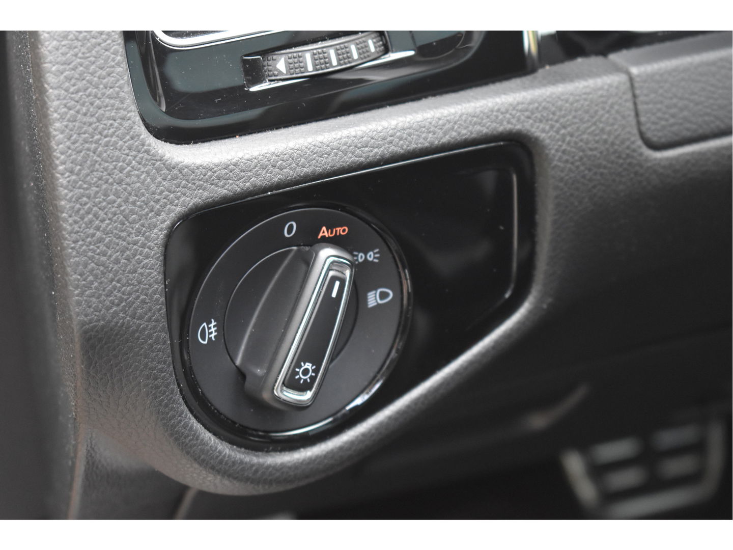 Volkswagen Golf 2.0 TSI 4Motion R Performance Pack | Akrapovic | Pano.dak | Camera | VItrual Cockpit | Keyless | Carplay | Full LED