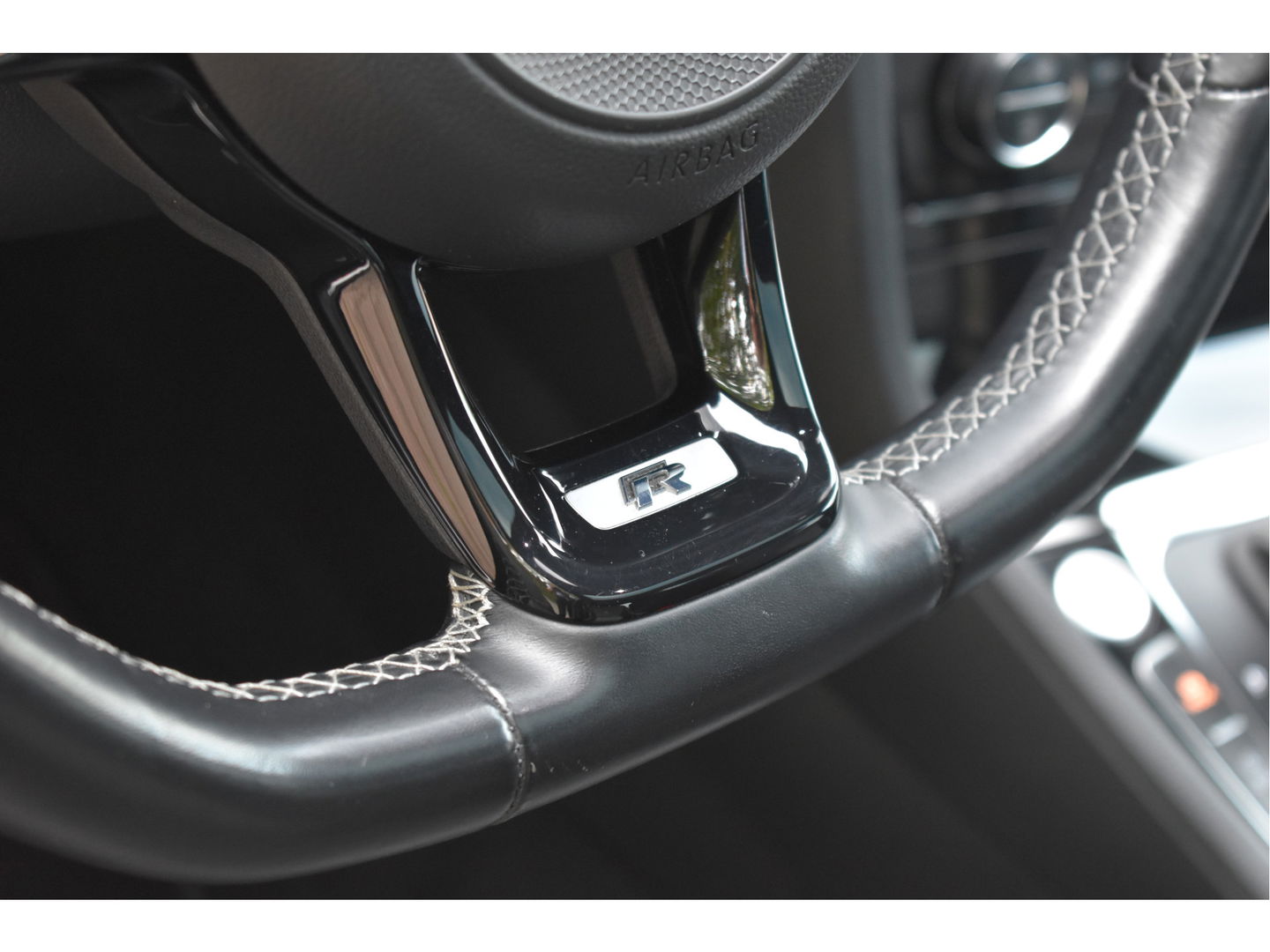 Volkswagen Golf 2.0 TSI 4Motion R Performance Pack | Akrapovic | Pano.dak | Camera | VItrual Cockpit | Keyless | Carplay | Full LED