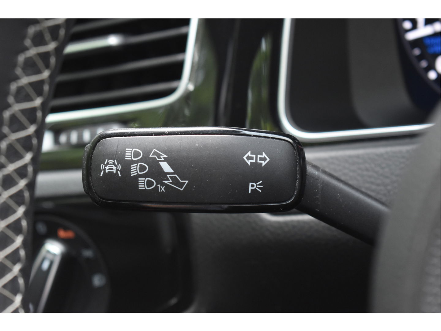 Volkswagen Golf 2.0 TSI 4Motion R Performance Pack | Akrapovic | Pano.dak | Camera | VItrual Cockpit | Keyless | Carplay | Full LED