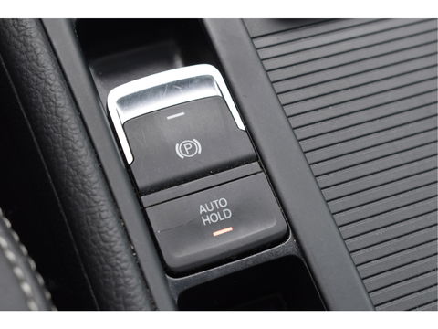 Volkswagen Golf 2.0 TSI 4Motion R Performance Pack | Akrapovic | Pano.dak | Camera | VItrual Cockpit | Keyless | Carplay | Full LED