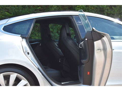 Tesla Model S 75D incl. BTW 334 PK | 4x4 | NL- AUTO | Autopilot | Panoramadak | Luchtvering | Carplay | Camera | 21' inch | Dodehoek detectie | Voorstoelen verwarmd