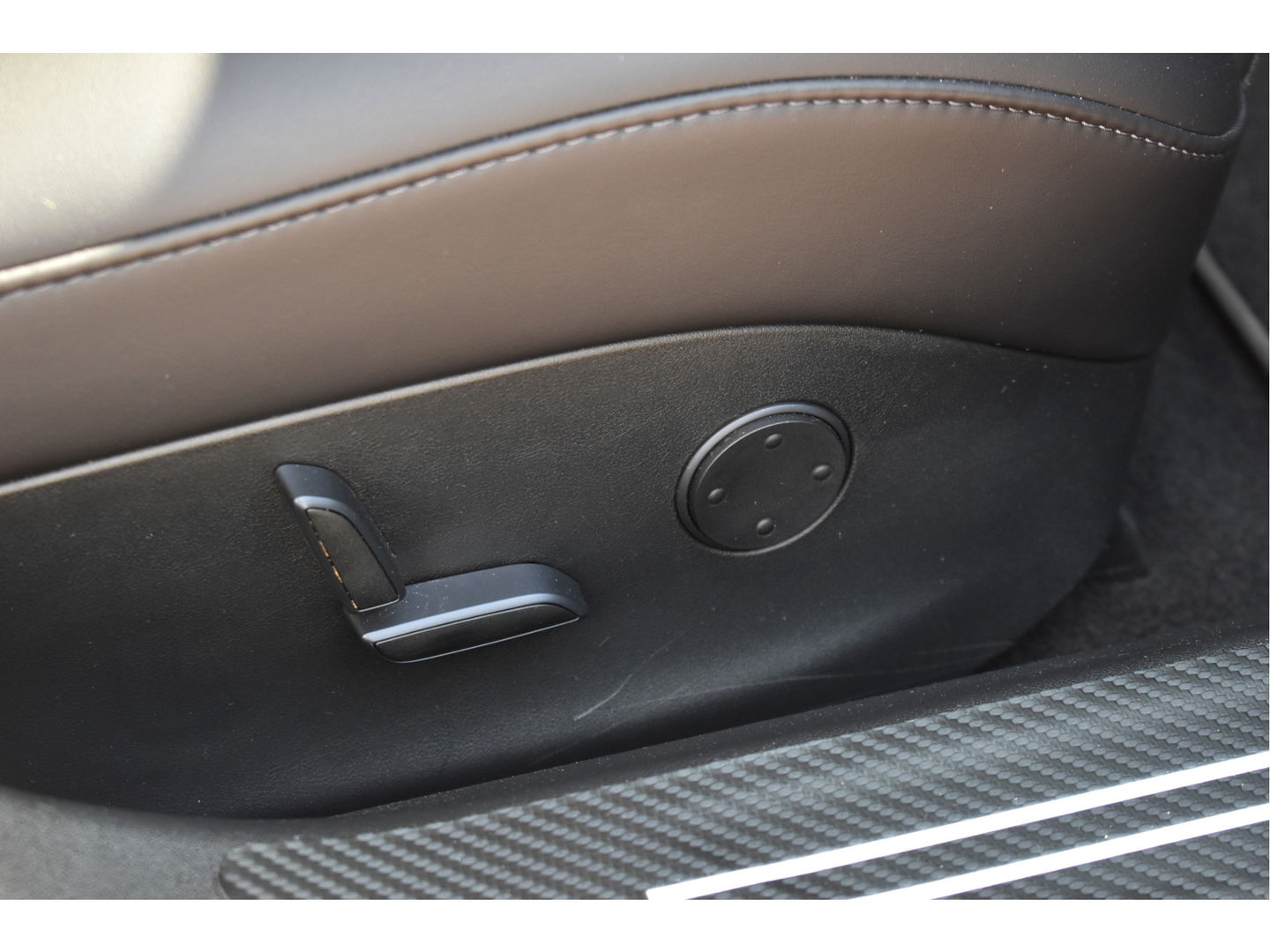 Tesla Model S 75D incl. BTW 334 PK | 4x4 | NL- AUTO | Autopilot | Panoramadak | Luchtvering | Carplay | Camera | 21' inch | Dodehoek detectie | Voorstoelen verwarmd