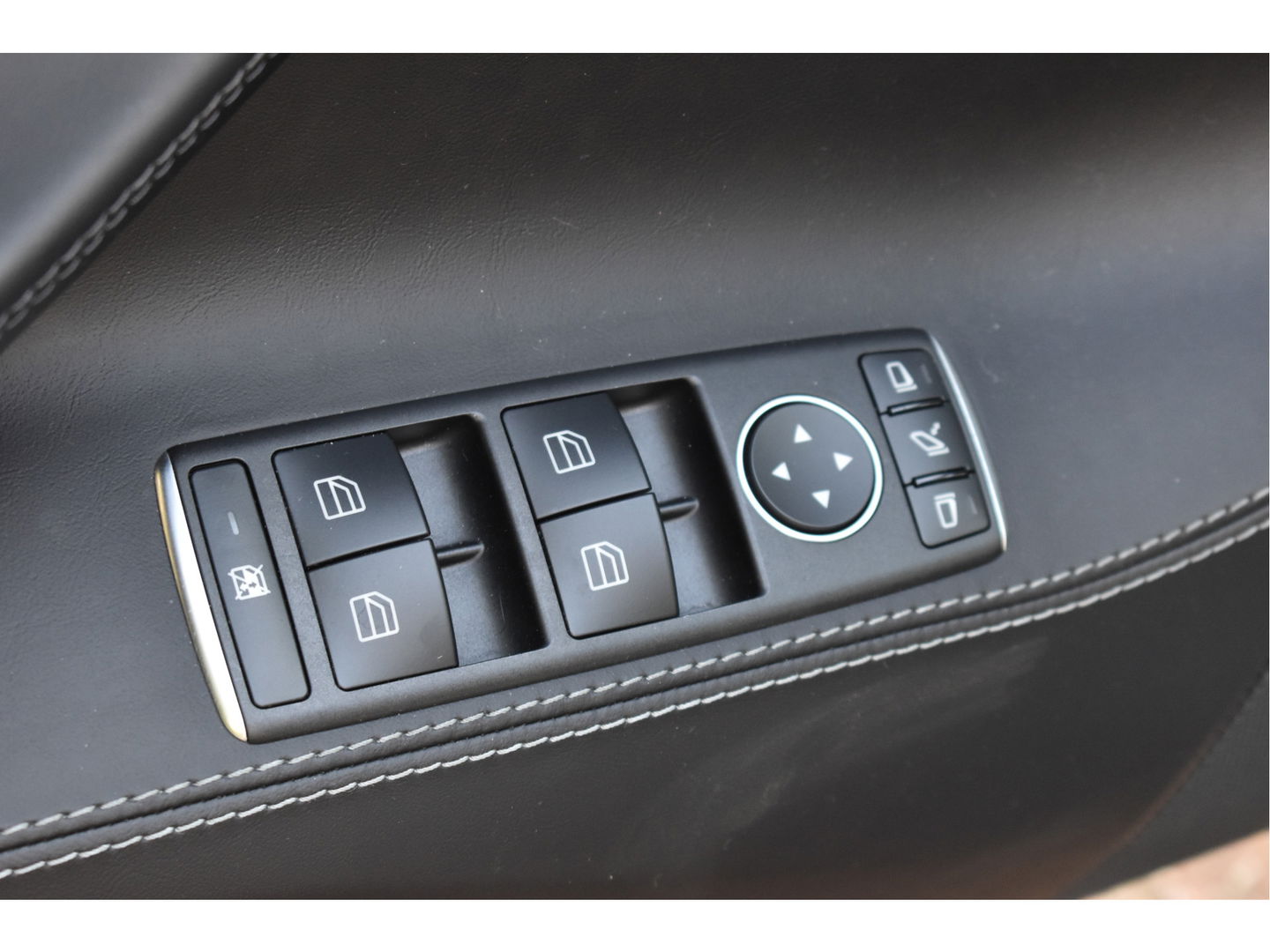 Tesla Model S 75D incl. BTW 334 PK | 4x4 | NL- AUTO | Autopilot | Panoramadak | Luchtvering | Carplay | Camera | 21' inch | Dodehoek detectie | Voorstoelen verwarmd