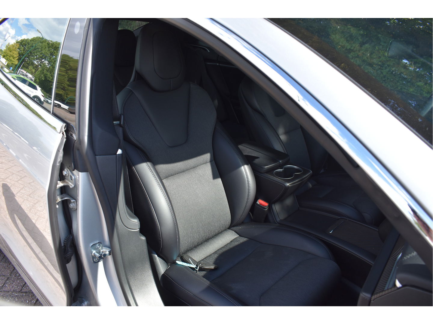 Tesla Model S 75D incl. BTW 334 PK | 4x4 | NL- AUTO | Autopilot | Panoramadak | Luchtvering | Carplay | Camera | 21' inch | Dodehoek detectie | Voorstoelen verwarmd