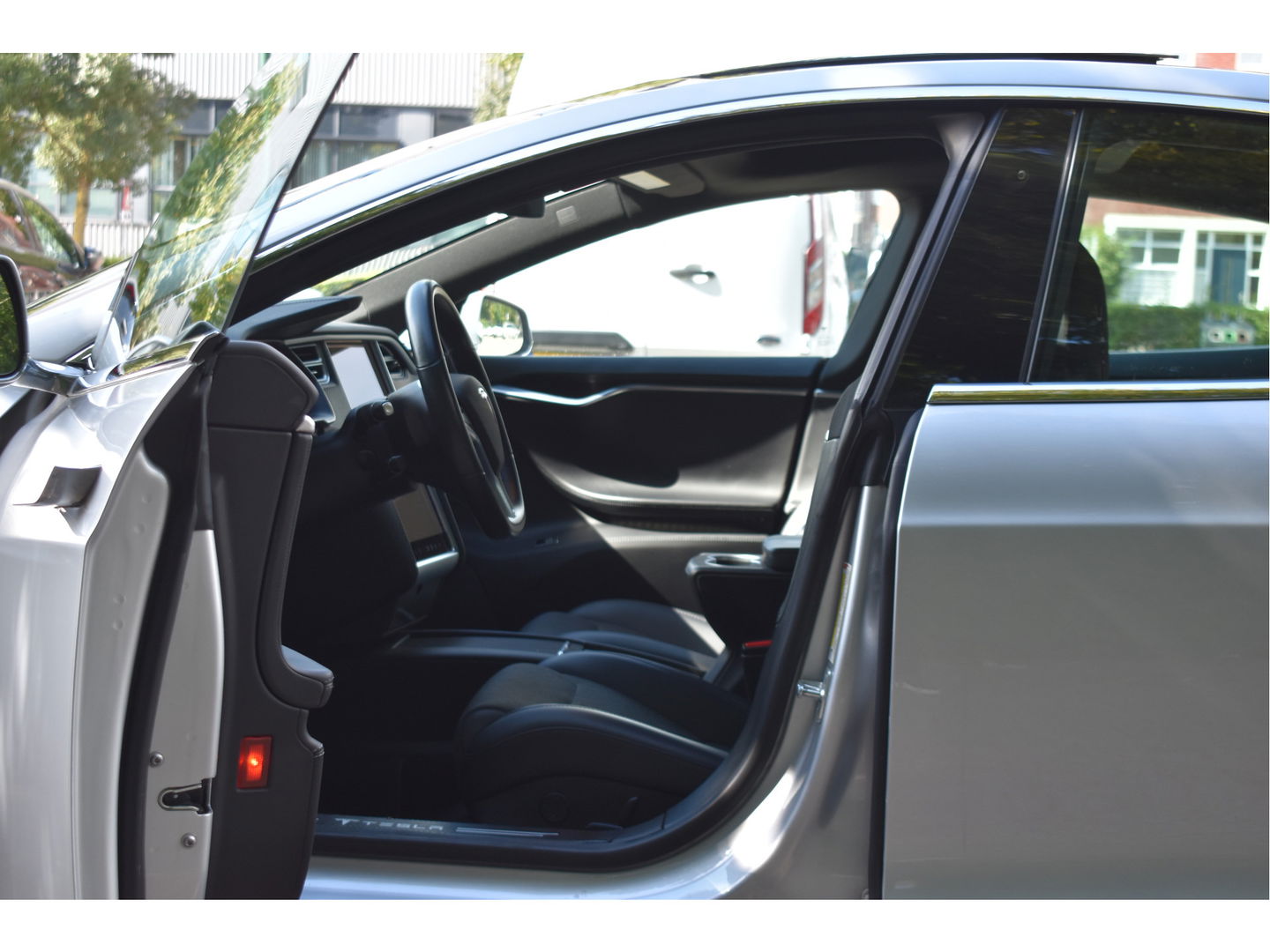 Tesla Model S 75D incl. BTW 334 PK | 4x4 | NL- AUTO | Autopilot | Panoramadak | Luchtvering | Carplay | Camera | 21' inch | Dodehoek detectie | Voorstoelen verwarmd