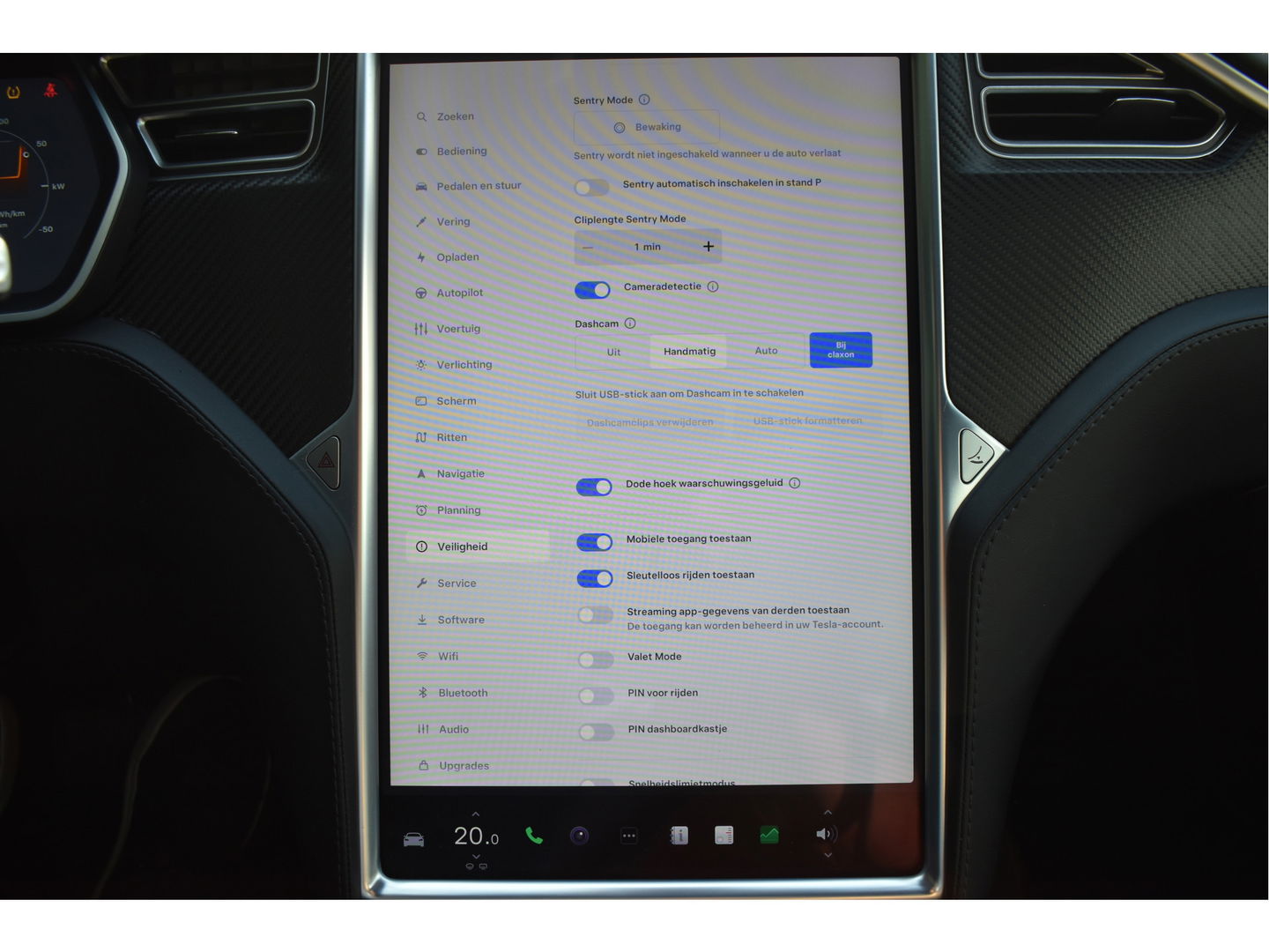 Tesla Model S 75D incl. BTW 334 PK | 4x4 | NL- AUTO | Autopilot | Panoramadak | Luchtvering | Carplay | Camera | 21' inch | Dodehoek detectie | Voorstoelen verwarmd