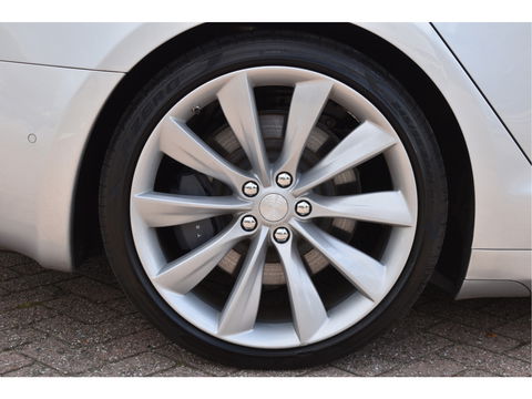 Tesla Model S 75D incl. BTW 334 PK | 4x4 | NL- AUTO | Autopilot | Panoramadak | Luchtvering | Carplay | Camera | 21' inch | Dodehoek detectie | Voorstoelen verwarmd
