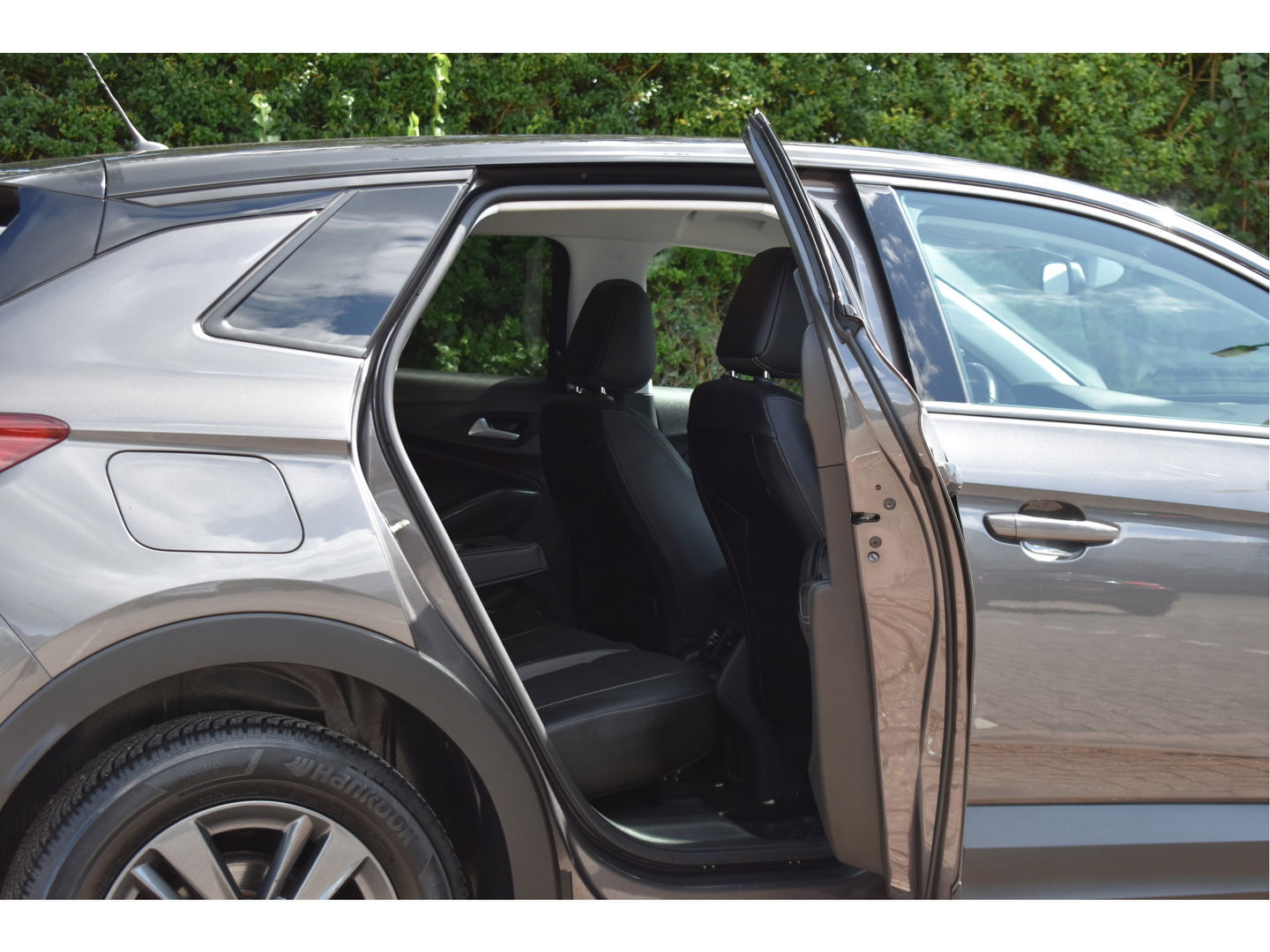 Opel Grandland 1.2 Turbo Elegance 131 PK Winter pakket | DAB | Carplay / Androidauto | Stoelverwarming 4x | Camera | Trekhaak | 4-Seasons | LED verlichting