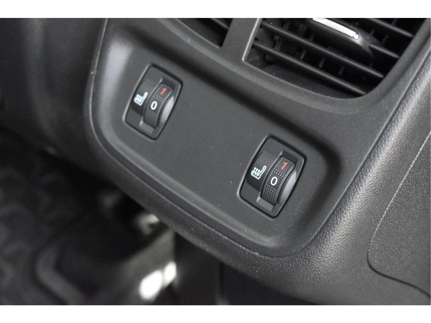 Opel Grandland 1.2 Turbo Elegance 131 PK Winter pakket | DAB | Carplay / Androidauto | Stoelverwarming 4x | Camera | Trekhaak | 4-Seasons | LED verlichting
