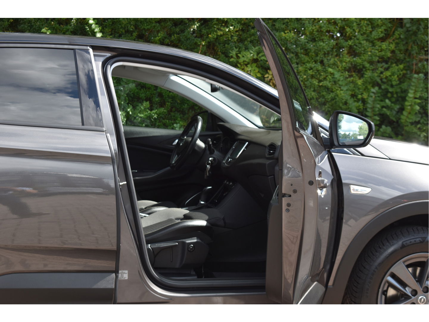 Opel Grandland 1.2 Turbo Elegance 131 PK Winter pakket | DAB | Carplay / Androidauto | Stoelverwarming 4x | Camera | Trekhaak | 4-Seasons | LED verlichting