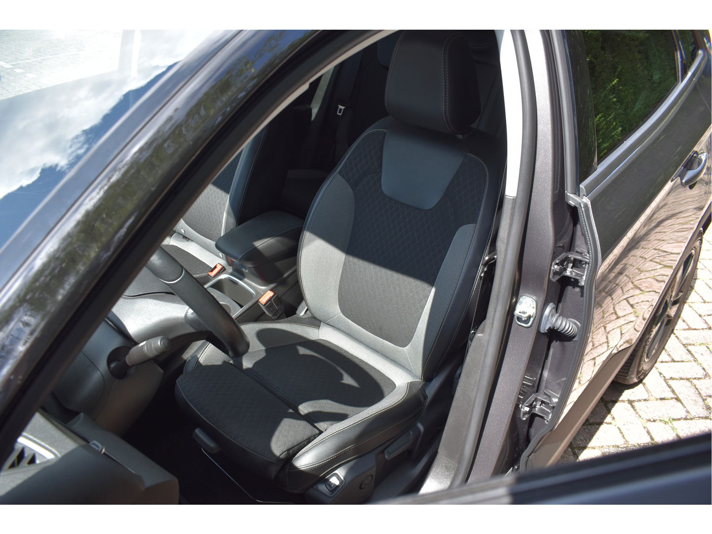 Opel Grandland 1.2 Turbo Elegance 131 PK Winter pakket | DAB | Carplay / Androidauto | Stoelverwarming 4x | Camera | Trekhaak | 4-Seasons | LED verlichting