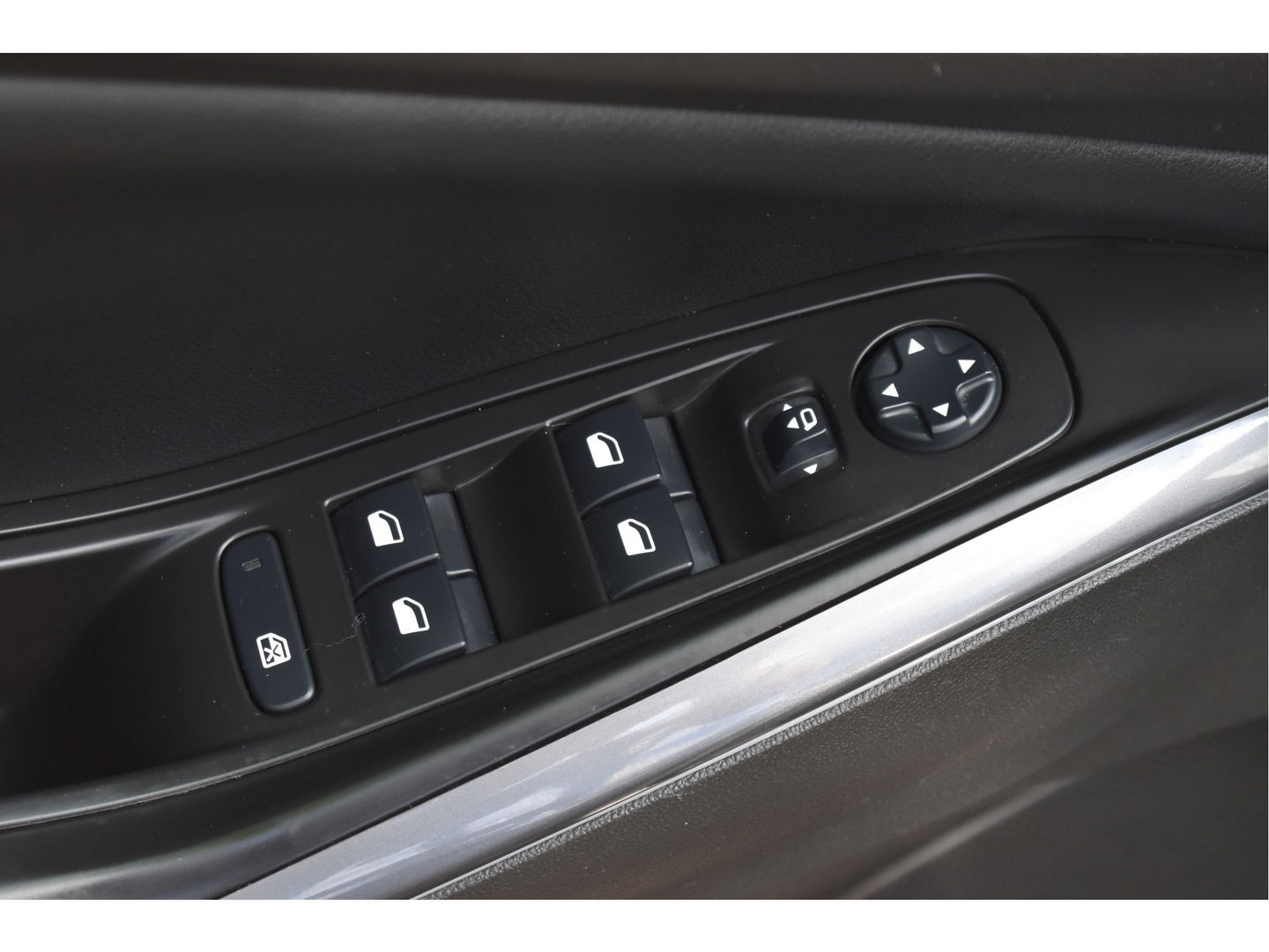 Opel Grandland 1.2 Turbo Elegance 131 PK Winter pakket | DAB | Carplay / Androidauto | Stoelverwarming 4x | Camera | Trekhaak | 4-Seasons | LED verlichting