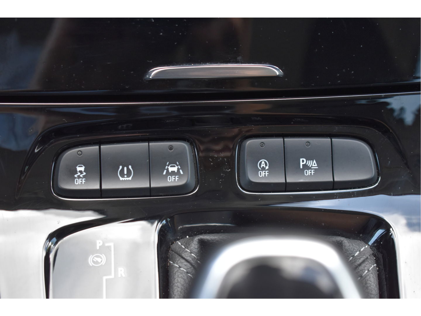Opel Grandland 1.2 Turbo Elegance 131 PK Winter pakket | DAB | Carplay / Androidauto | Stoelverwarming 4x | Camera | Trekhaak | 4-Seasons | LED verlichting