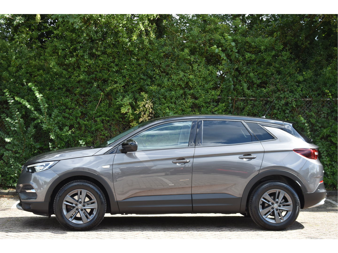 Opel Grandland 1.2 Turbo Elegance 131 PK Winter pakket | DAB | Carplay / Androidauto | Stoelverwarming 4x | Camera | Trekhaak | 4-Seasons | LED verlichting