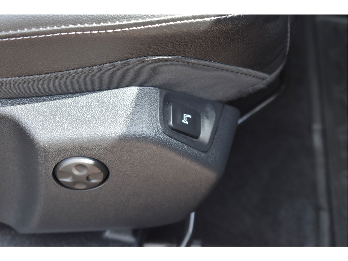 Opel Grandland 1.2 Turbo Elegance 131 PK Winter pakket | DAB | Carplay / Androidauto | Stoelverwarming 4x | Camera | Trekhaak | 4-Seasons | LED verlichting