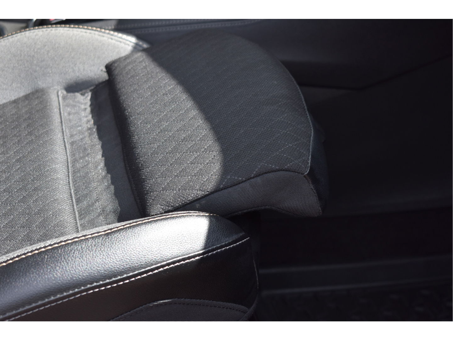 Opel Grandland 1.2 Turbo Elegance 131 PK Winter pakket | DAB | Carplay / Androidauto | Stoelverwarming 4x | Camera | Trekhaak | 4-Seasons | LED verlichting