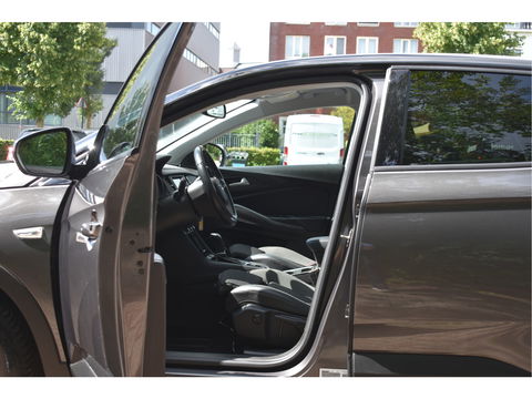 Opel Grandland 1.2 Turbo Elegance 131 PK Winter pakket | DAB | Carplay / Androidauto | Stoelverwarming 4x | Camera | Trekhaak | 4-Seasons | LED verlichting