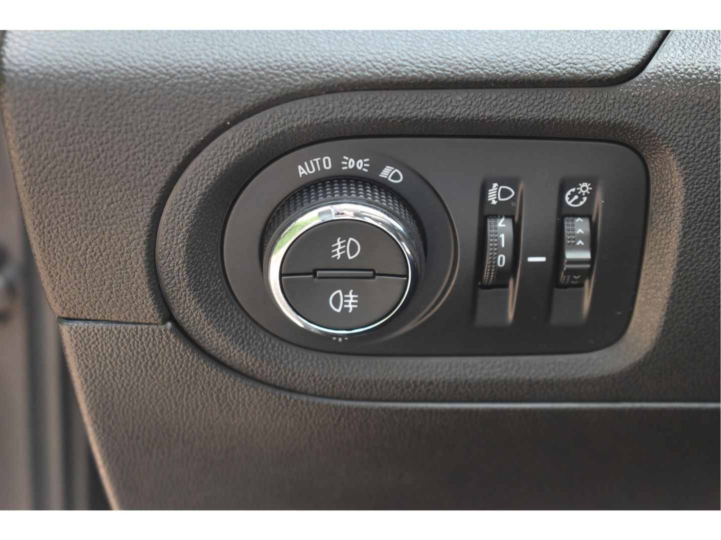 Opel Grandland 1.2 Turbo Elegance 131 PK Winter pakket | DAB | Carplay / Androidauto | Stoelverwarming 4x | Camera | Trekhaak | 4-Seasons | LED verlichting