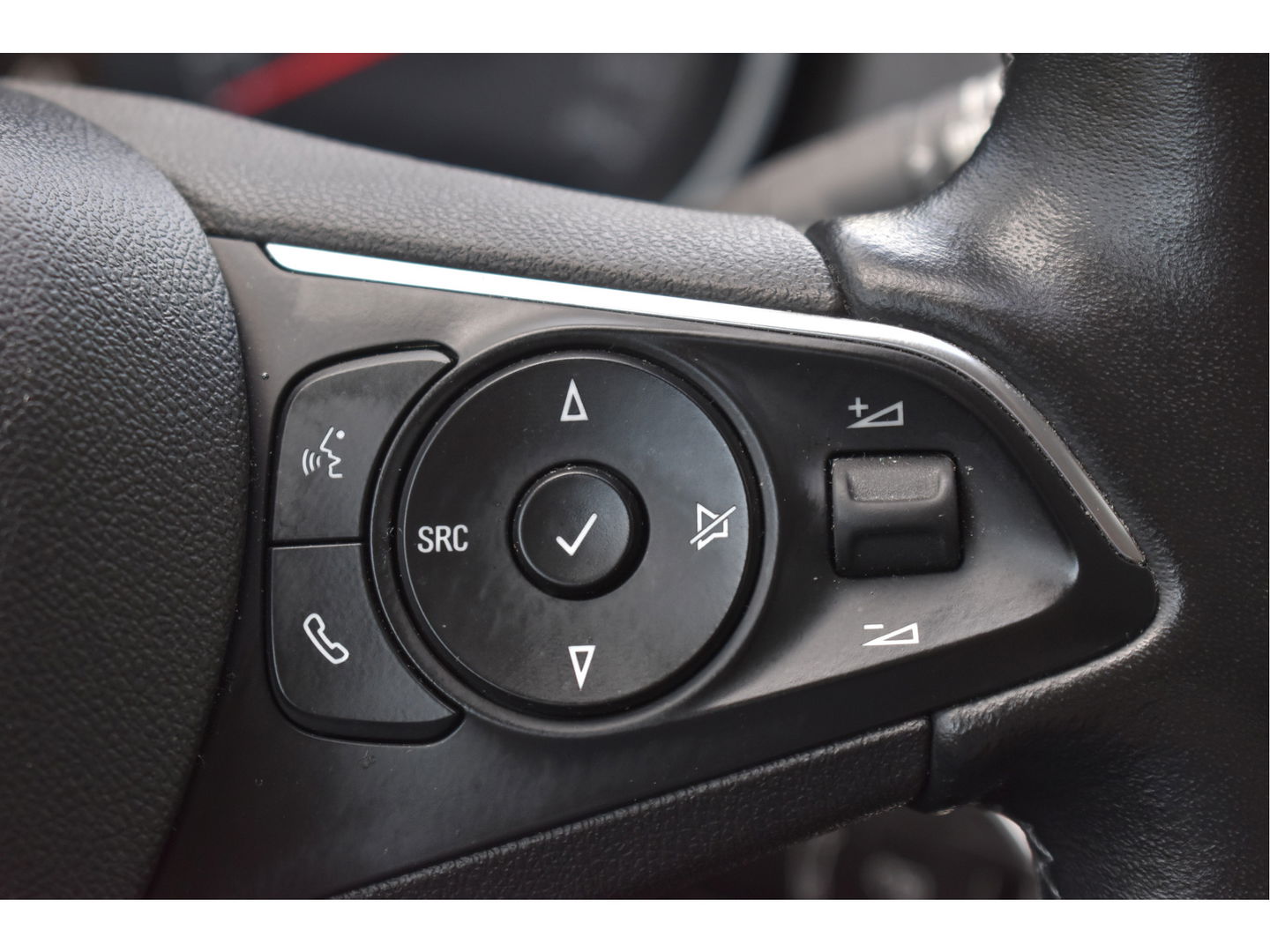 Opel Grandland 1.2 Turbo Elegance 131 PK Winter pakket | DAB | Carplay / Androidauto | Stoelverwarming 4x | Camera | Trekhaak | 4-Seasons | LED verlichting
