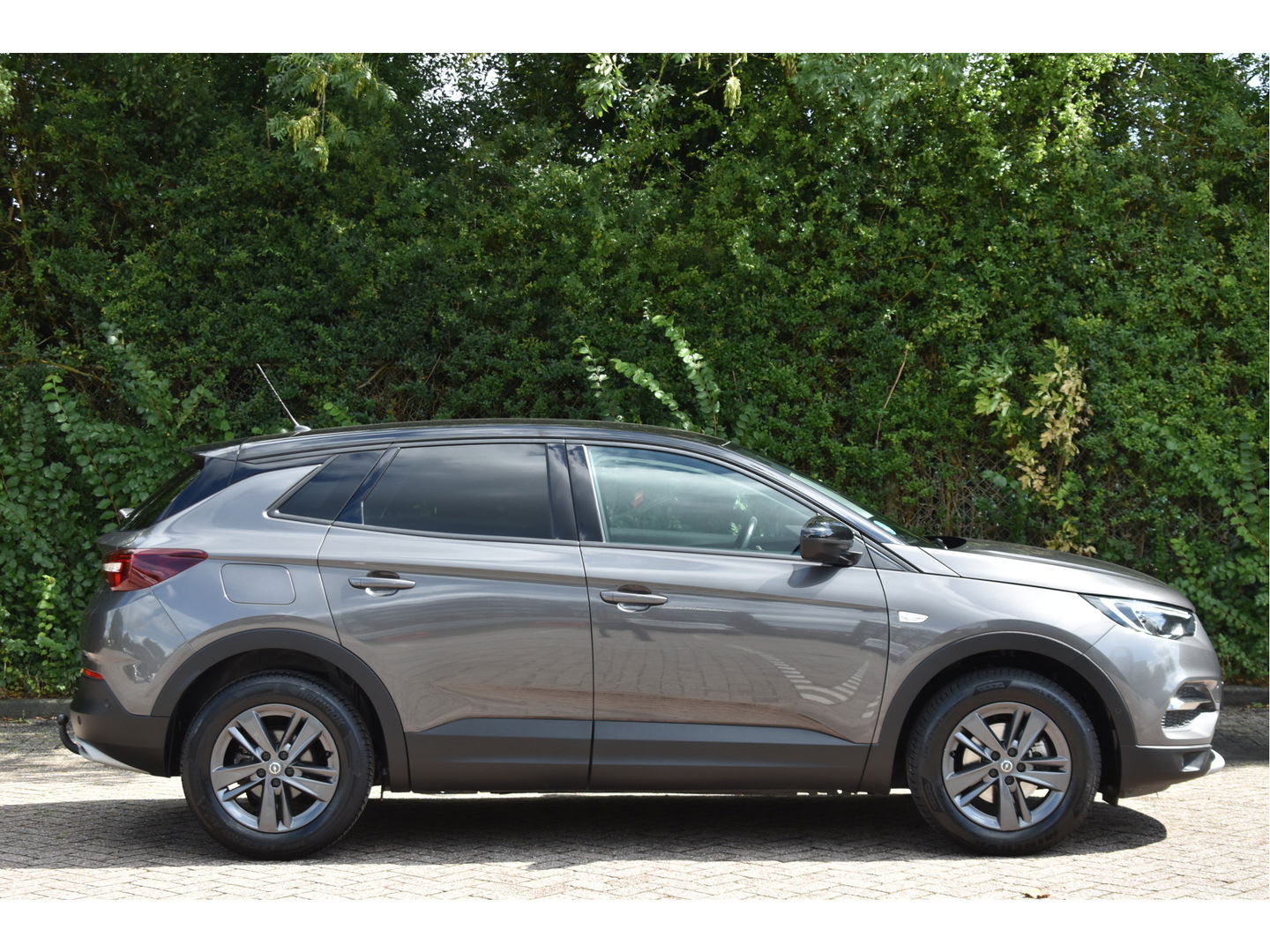 Opel Grandland 1.2 Turbo Elegance 131 PK Winter pakket | DAB | Carplay / Androidauto | Stoelverwarming 4x | Camera | Trekhaak | 4-Seasons | LED verlichting