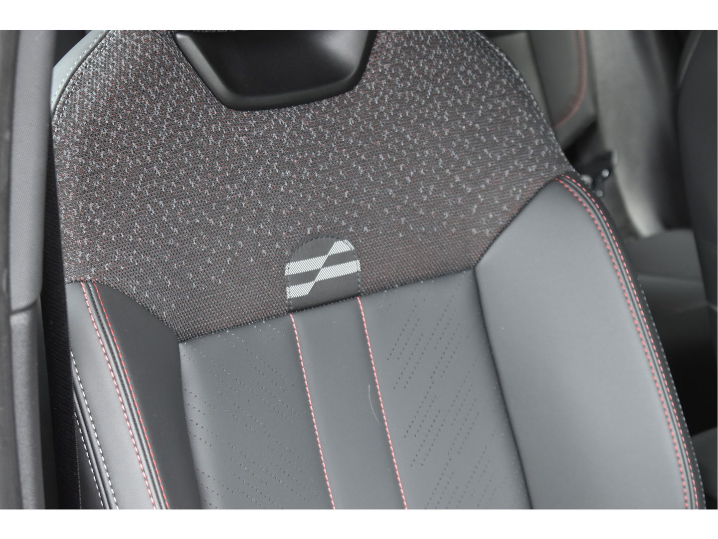 MINI Countryman S 313 PK SE ALL4 John Cooper Works S 66.5 kWh | NL-Auto | Standkachel | Camera | Keyless | HUD | Stuurverwarming | Carplay | Full LED