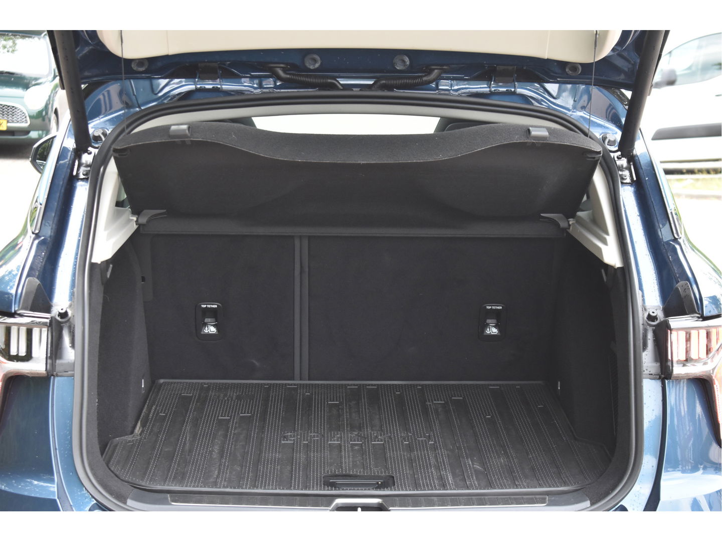 Lynk & Co 01 1.5 MHEV | Geen Plugin | Keyless | Open dak | Carplay / Androidauto | DAB | Camera | Stoelverwarming | Sfeerverlichting