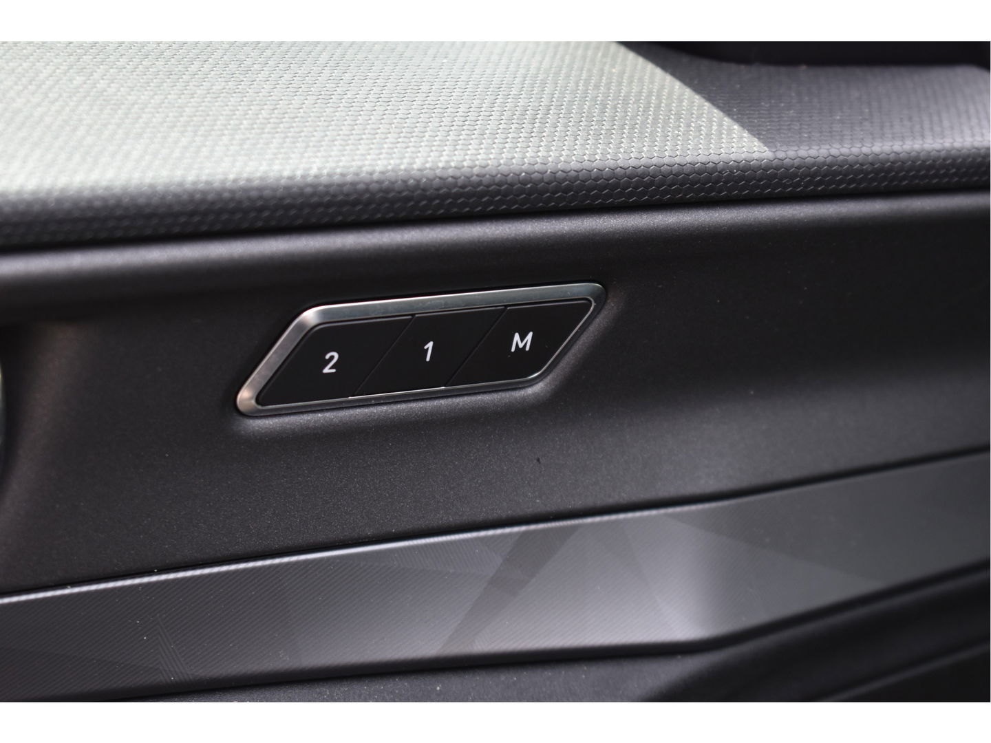 Lynk & Co 01 1.5 MHEV | Geen Plugin | Keyless | Open dak | Carplay / Androidauto | DAB | Camera | Stoelverwarming | Sfeerverlichting