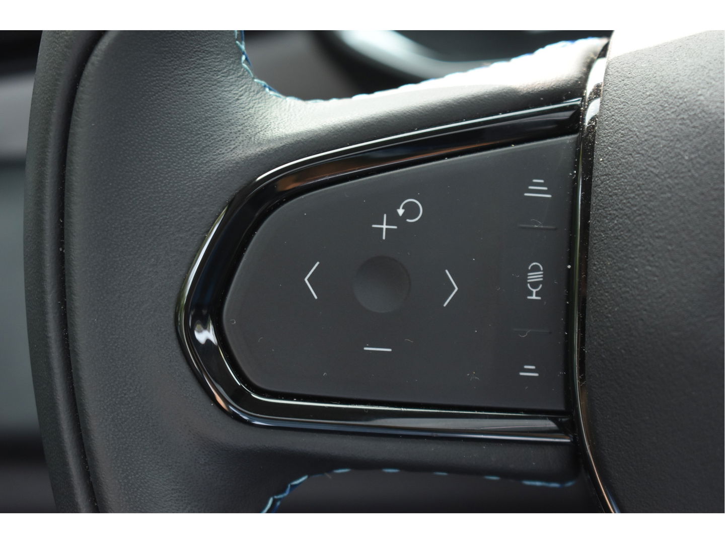 Lynk & Co 01 1.5 MHEV | Geen Plugin | Keyless | Open dak | Carplay / Androidauto | DAB | Camera | Stoelverwarming | Sfeerverlichting