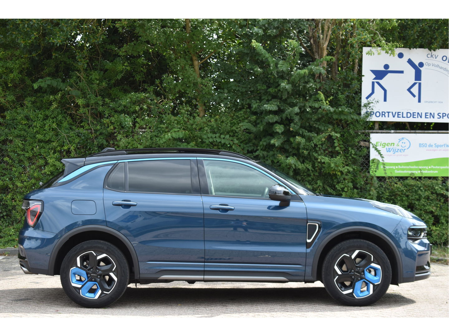 Lynk & Co 01 1.5 MHEV | Geen Plugin | Keyless | Open dak | Carplay / Androidauto | DAB | Camera | Stoelverwarming | Sfeerverlichting