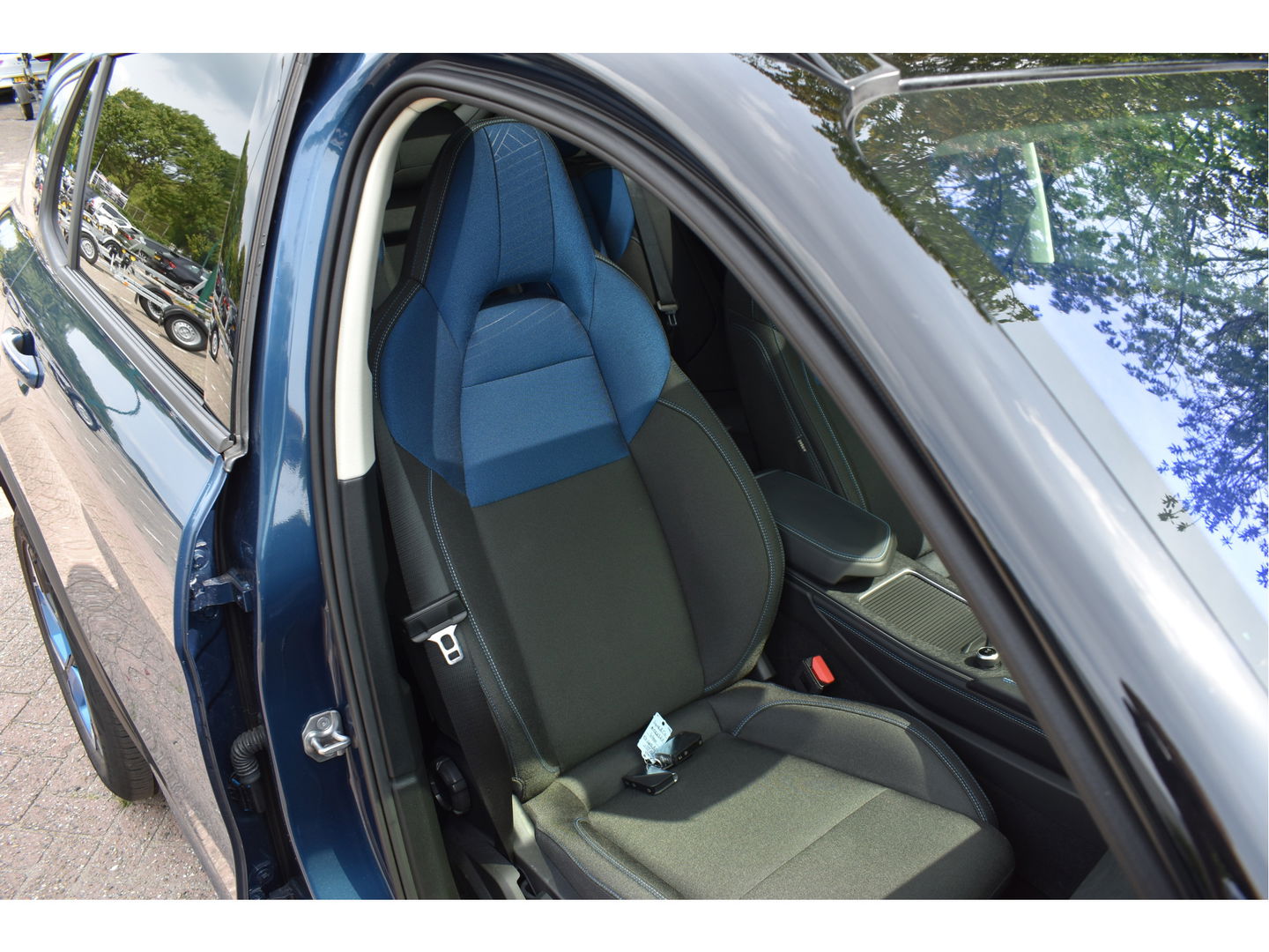 Lynk & Co 01 1.5 MHEV | Geen Plugin | Keyless | Open dak | Carplay / Androidauto | DAB | Camera | Stoelverwarming | Sfeerverlichting