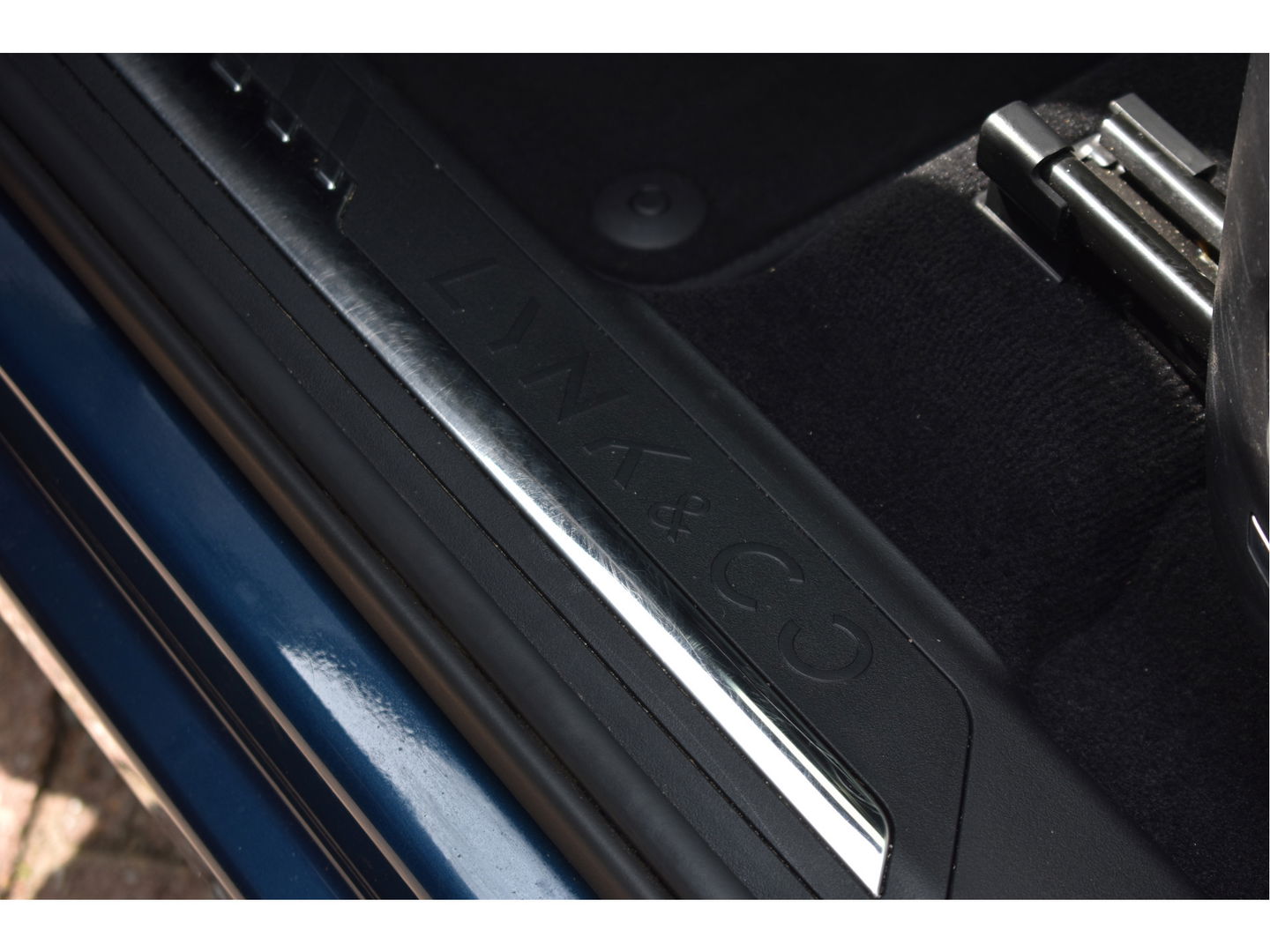 Lynk & Co 01 1.5 MHEV | Geen Plugin | Keyless | Open dak | Carplay / Androidauto | DAB | Camera | Stoelverwarming | Sfeerverlichting