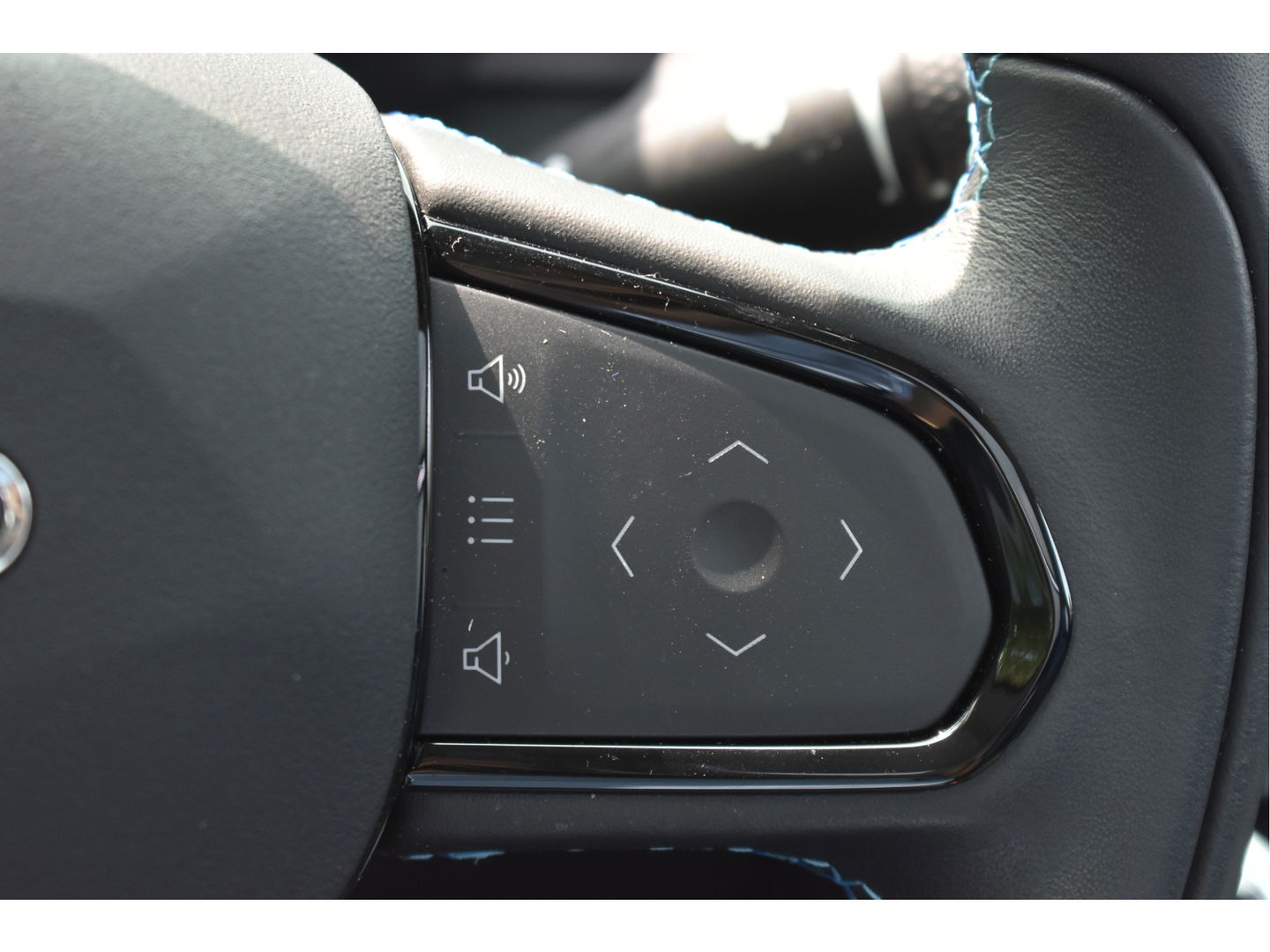 Lynk & Co 01 1.5 MHEV | Geen Plugin | Keyless | Open dak | Carplay / Androidauto | DAB | Camera | Stoelverwarming | Sfeerverlichting