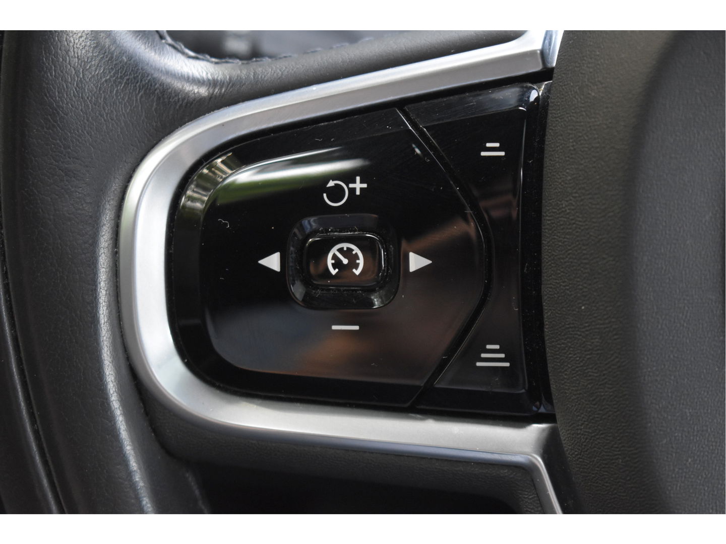 Volvo XC90 2.0 T8 Twin Engine AWD Inscription Intro Edition 390 pk 7-persoons | NL-Auto | Trekhaak | HUD | Keyless | 360 gr.camera | Memorystoelen | Stoelverkoeling | Full LED
