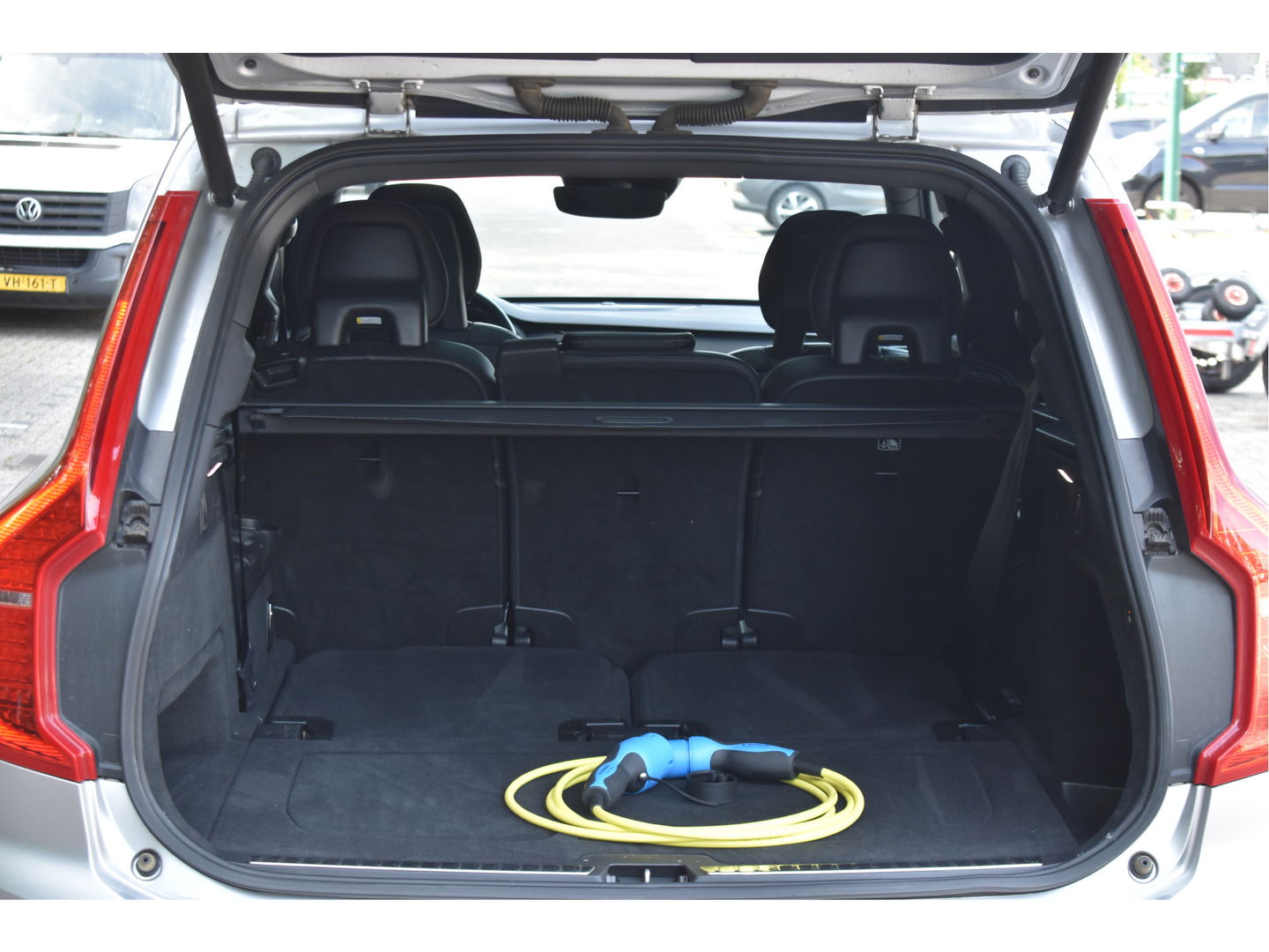Volvo XC90 2.0 T8 Twin Engine AWD Inscription Intro Edition 390 pk 7-persoons | NL-Auto | Trekhaak | HUD | Keyless | 360 gr.camera | Memorystoelen | Stoelverkoeling | Full LED