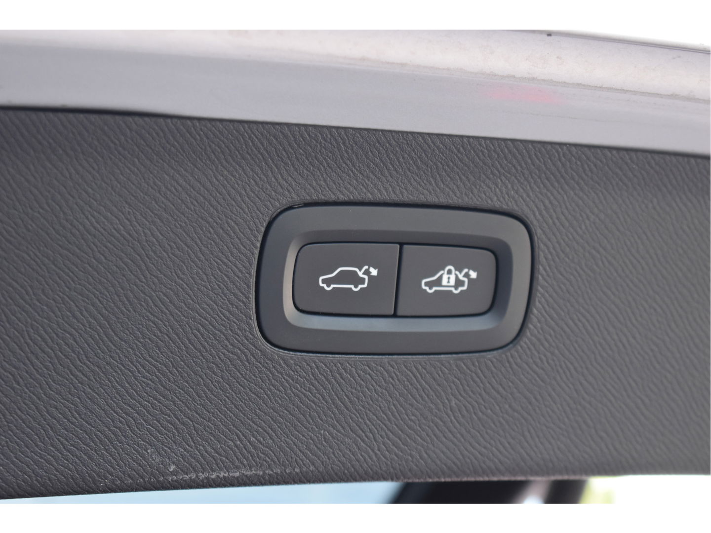 Volvo XC90 2.0 T8 Twin Engine AWD Inscription Intro Edition 390 pk 7-persoons | NL-Auto | Trekhaak | HUD | Keyless | 360 gr.camera | Memorystoelen | Stoelverkoeling | Full LED