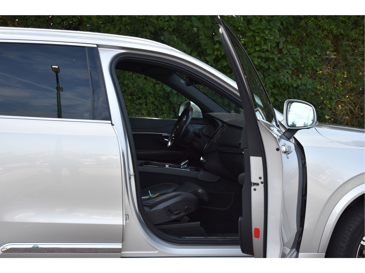 Volvo XC90 2.0 T8 Twin Engine AWD Inscription Intro Edition 390 pk 7-persoons | NL-Auto | Trekhaak | HUD | Keyless | 360 gr.camera | Memorystoelen | Stoelverkoeling | Full LED