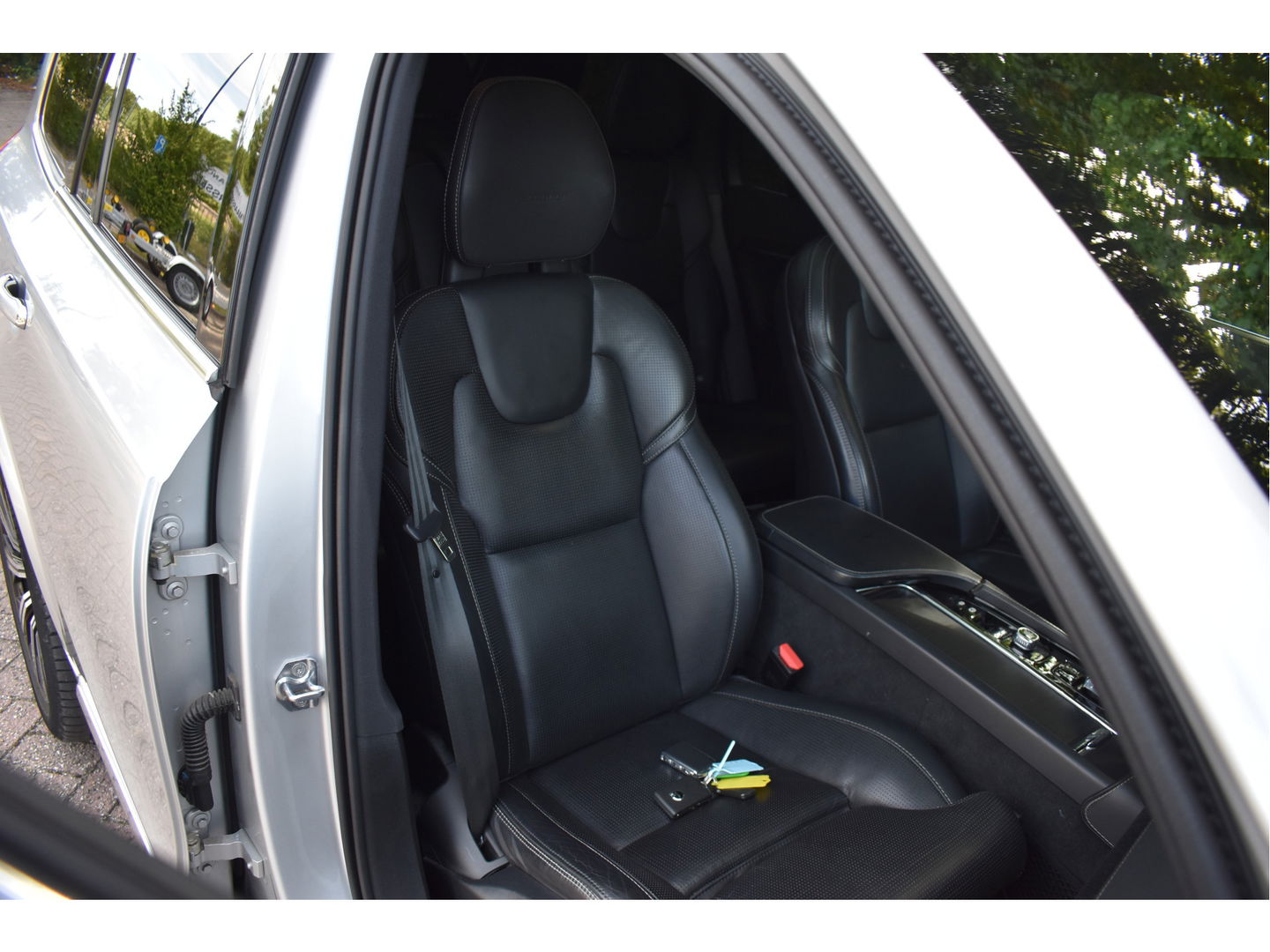 Volvo XC90 2.0 T8 Twin Engine AWD Inscription Intro Edition 390 pk 7-persoons | NL-Auto | Trekhaak | HUD | Keyless | 360 gr.camera | Memorystoelen | Stoelverkoeling | Full LED