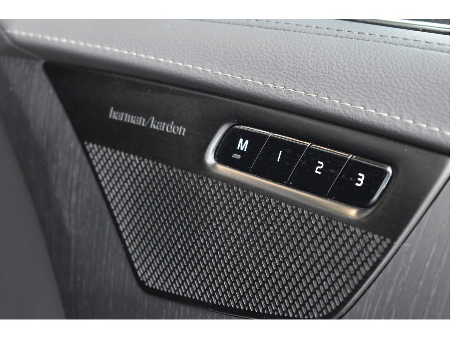 Volvo XC90 2.0 T8 Twin Engine AWD Inscription Intro Edition 390 pk 7-persoons | NL-Auto | Trekhaak | HUD | Keyless | 360 gr.camera | Memorystoelen | Stoelverkoeling | Full LED