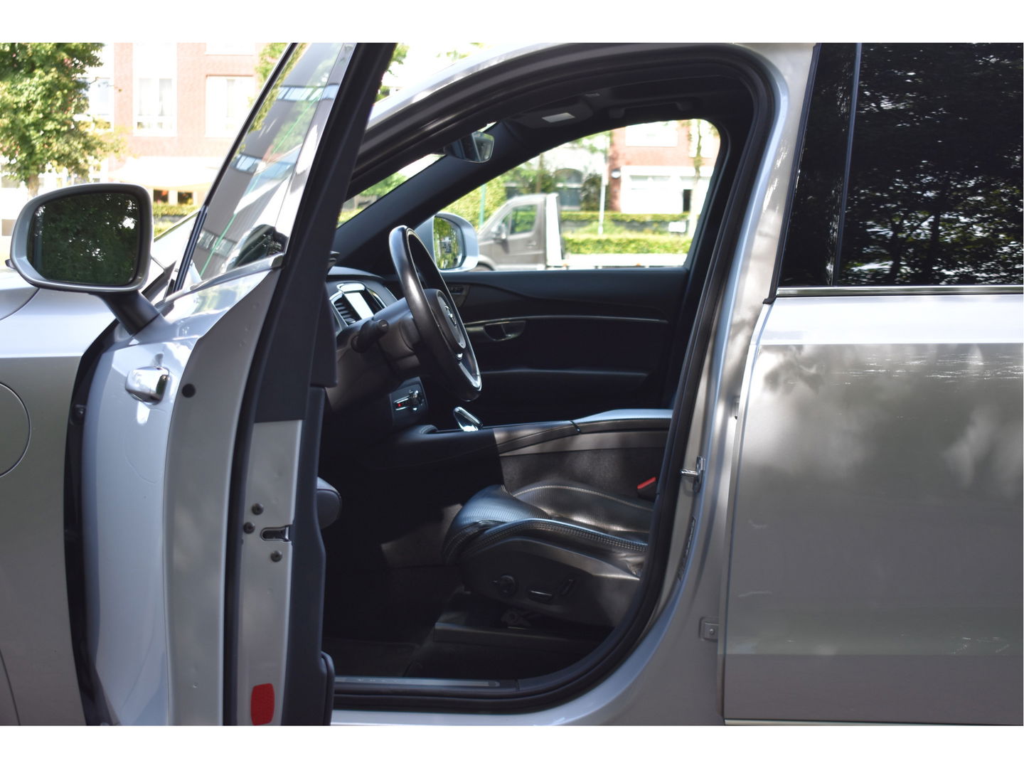 Volvo XC90 2.0 T8 Twin Engine AWD Inscription Intro Edition 390 pk 7-persoons | NL-Auto | Trekhaak | HUD | Keyless | 360 gr.camera | Memorystoelen | Stoelverkoeling | Full LED