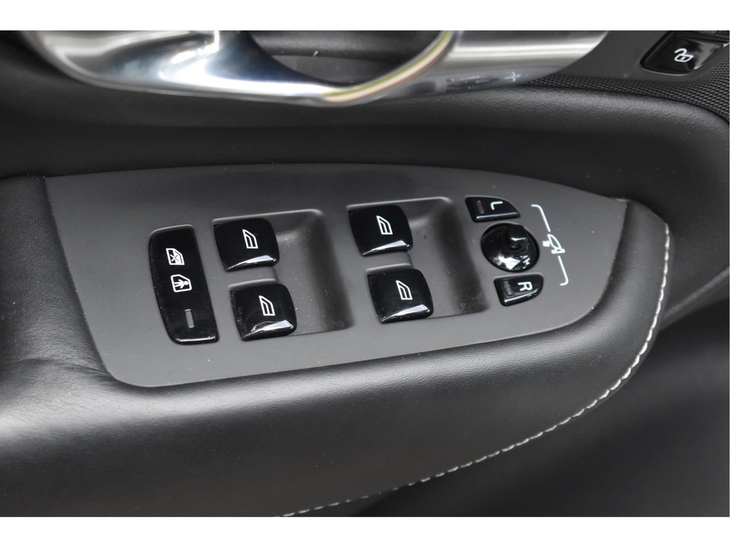 Volvo XC90 2.0 T8 Twin Engine AWD Inscription Intro Edition 390 pk 7-persoons | NL-Auto | Trekhaak | HUD | Keyless | 360 gr.camera | Memorystoelen | Stoelverkoeling | Full LED