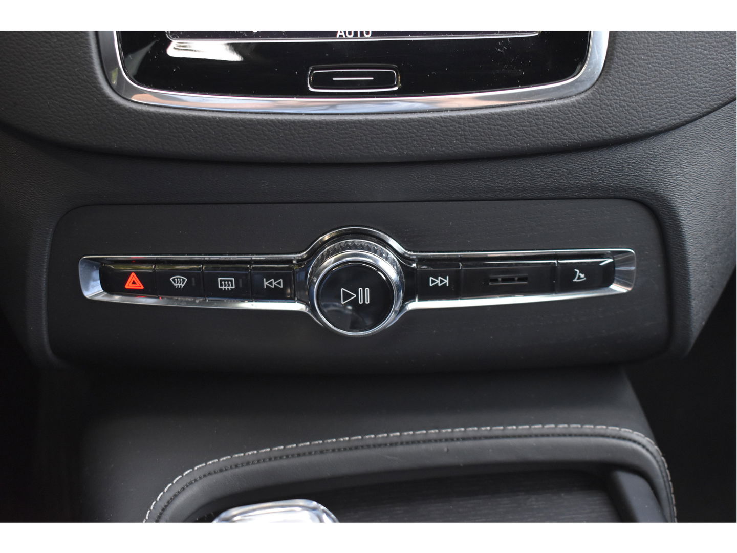 Volvo XC90 2.0 T8 Twin Engine AWD Inscription Intro Edition 390 pk 7-persoons | NL-Auto | Trekhaak | HUD | Keyless | 360 gr.camera | Memorystoelen | Stoelverkoeling | Full LED