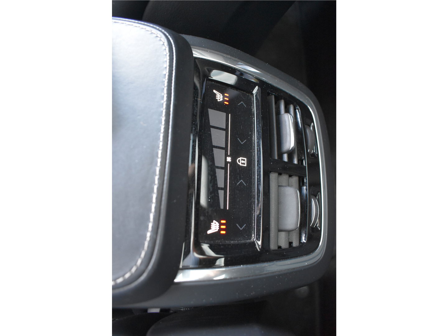 Volvo XC90 2.0 T8 Twin Engine AWD Inscription Intro Edition 390 pk 7-persoons | NL-Auto | Trekhaak | HUD | Keyless | 360 gr.camera | Memorystoelen | Stoelverkoeling | Full LED