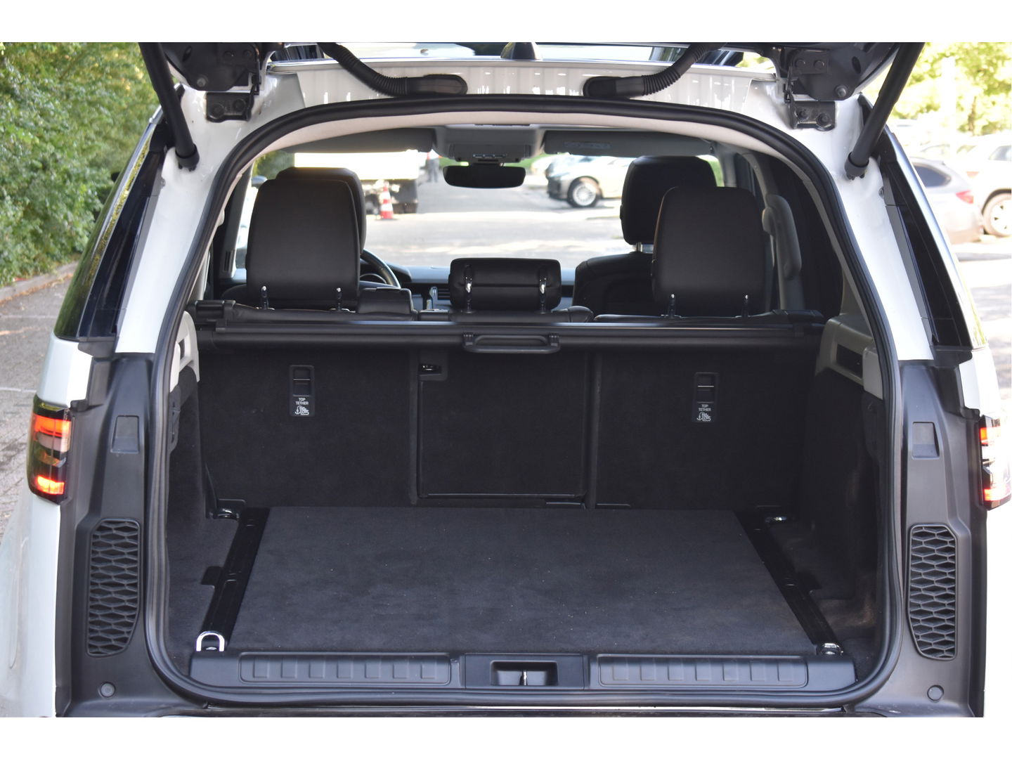 Land Rover Discovery 3.0 Si6 HSE 340 PK PANO.DAK, LUCHTVERING, CAMERA, NAVI, LEDER, DAB, FULL LED, 20" LM-VELGEN, NIEUWSTAAT