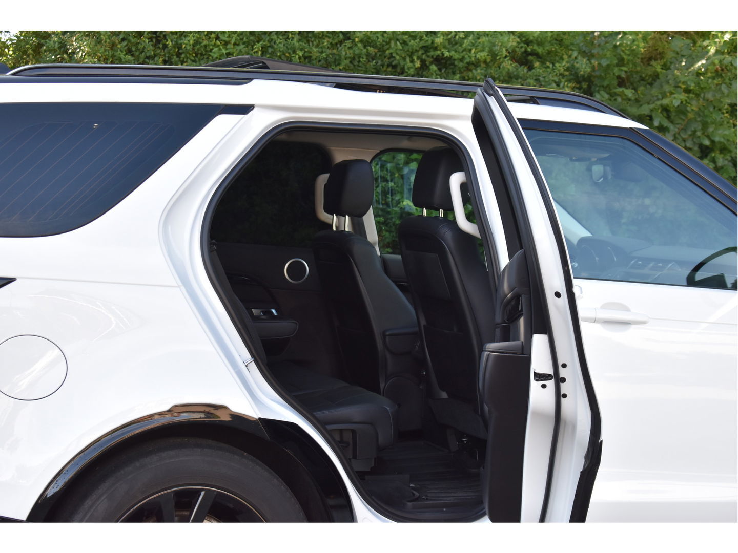 Land Rover Discovery 3.0 Si6 HSE 340 PK PANO.DAK, LUCHTVERING, CAMERA, NAVI, LEDER, DAB, FULL LED, 20" LM-VELGEN, NIEUWSTAAT