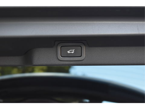 Land Rover Discovery 3.0 Si6 HSE 340 PK PANO.DAK, LUCHTVERING, CAMERA, NAVI, LEDER, DAB, FULL LED, 20" LM-VELGEN, NIEUWSTAAT