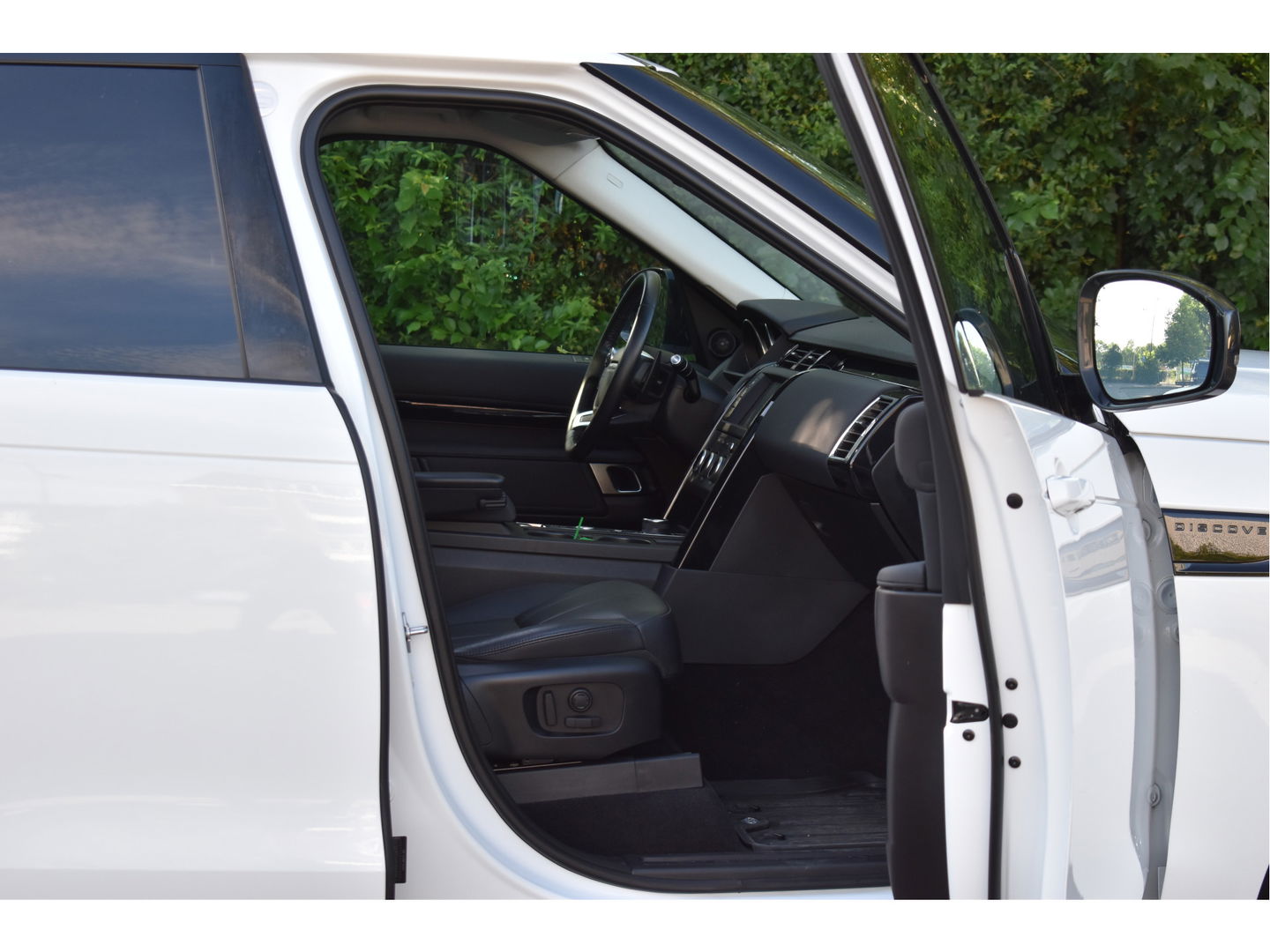 Land Rover Discovery 3.0 Si6 HSE 340 PK PANO.DAK, LUCHTVERING, CAMERA, NAVI, LEDER, DAB, FULL LED, 20" LM-VELGEN, NIEUWSTAAT