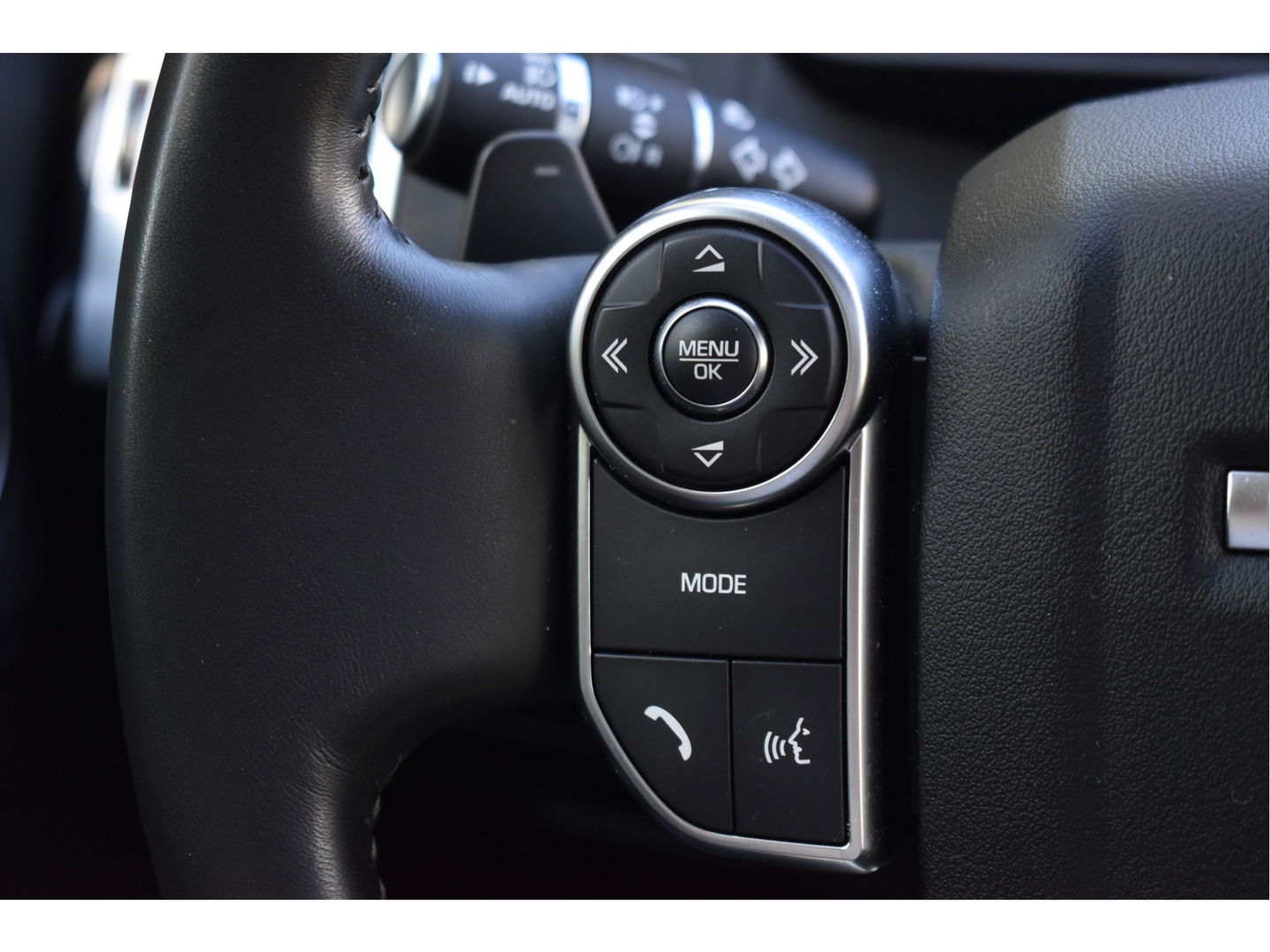 Land Rover Discovery 3.0 Si6 HSE 340 PK PANO.DAK, LUCHTVERING, CAMERA, NAVI, LEDER, DAB, FULL LED, 20" LM-VELGEN, NIEUWSTAAT