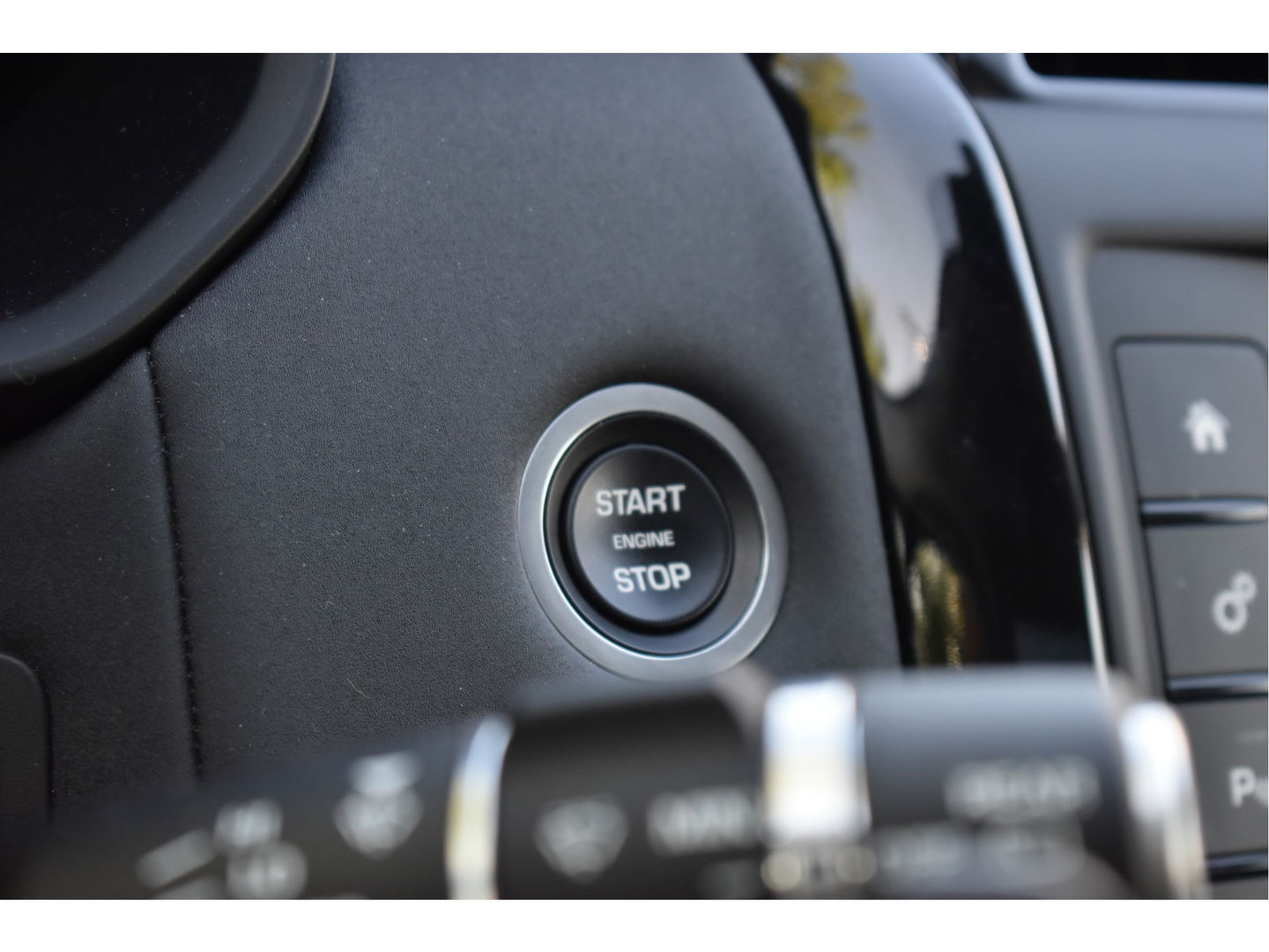 Land Rover Discovery 3.0 Si6 HSE 340 PK PANO.DAK, LUCHTVERING, CAMERA, NAVI, LEDER, DAB, FULL LED, 20" LM-VELGEN, NIEUWSTAAT