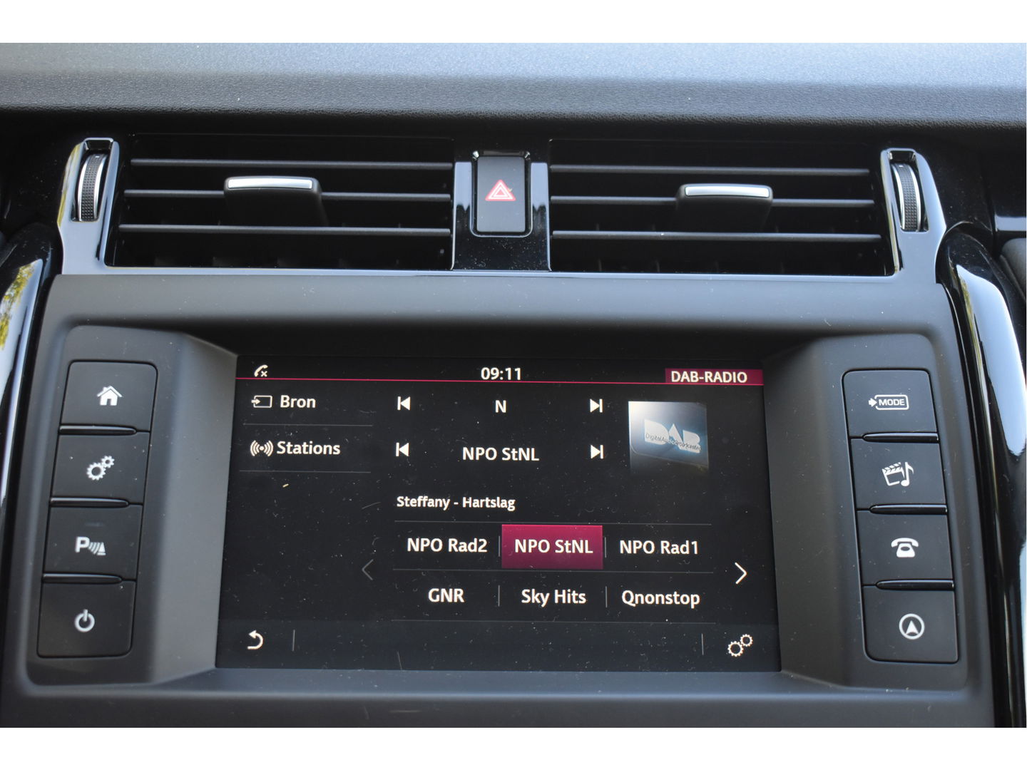 Land Rover Discovery 3.0 Si6 HSE 340 PK PANO.DAK, LUCHTVERING, CAMERA, NAVI, LEDER, DAB, FULL LED, 20" LM-VELGEN, NIEUWSTAAT